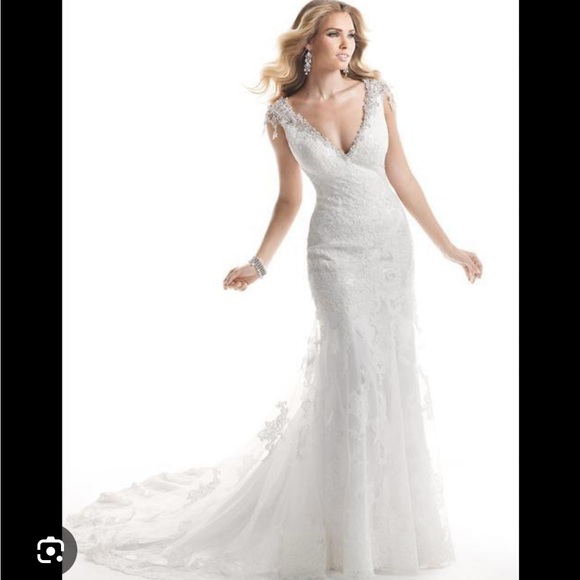 Maggie Sottero Elegant White Lace Wedding Dress - Picture 1 of 7